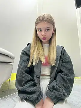 -MiaKitty - Remove top / get topless in WC