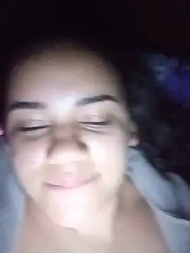 NahomyEvans - Play with my tits