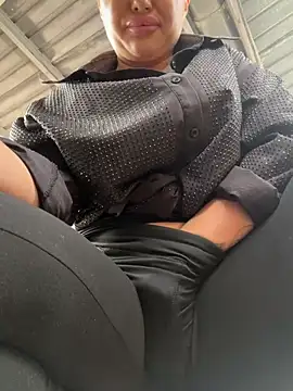 Beautydiamond - Take off legings in station train