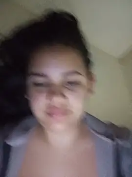 NahomyEvans - Play with my tits
