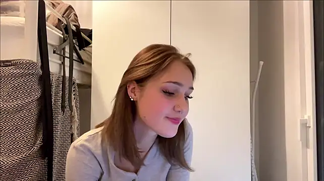 Sereneglowz - Massagw my tits👀