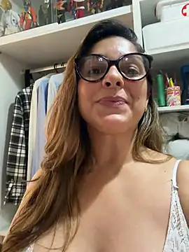 Mariiii_morena - Peladinha e mostrando por 3 minutos