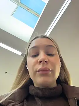 SashaCatt - Masturbation+pinching nipples 🍒