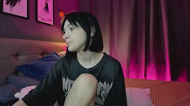 Lesi_Moonie01 - doggy pose