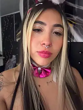 ManuelaVeeleez - My friend suck boobs