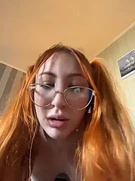 DaddysLittleSlutfox - show boobs at window
