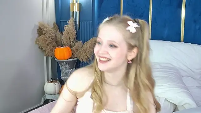LilianHowards - suck n lick my fingers