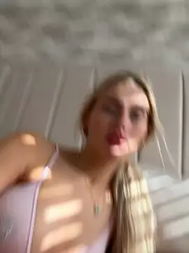 Blondetart69 - SIT WITH LEGS SPREAD NAKED 5 mins