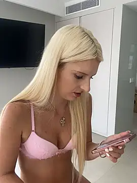 MimiLliiyy - 2 Finger Blowjob 🍆