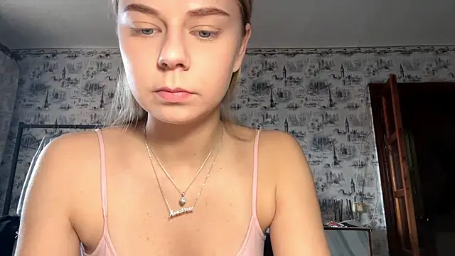 HoneysPiee - show my wet tongue
