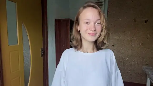 BrittanyLebowitz - lick lips