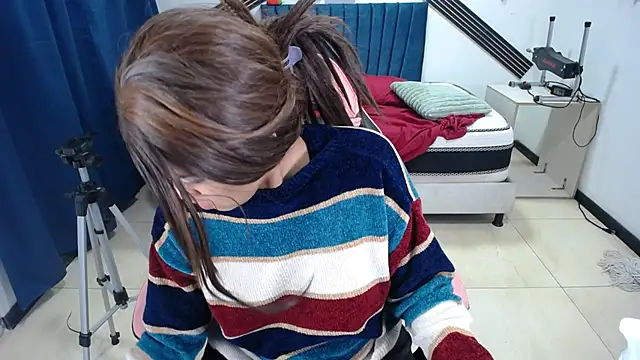 BellaaBlaze - public anal sex