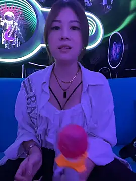 Lola666999 - 跟姐妹聚会，完成任务互舔奶头