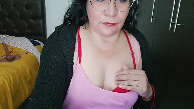 Grace_mature_milf - finger in pussy