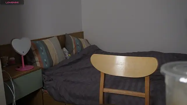 Nellie_baby - flash tits and ass