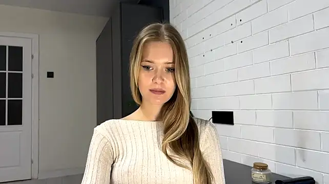 ZaidaSchwarten - sit on the cam with my ass🥰