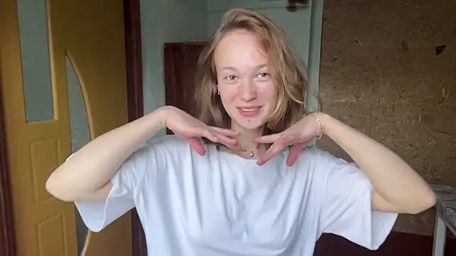 BrittanyLebowitz - lick lips