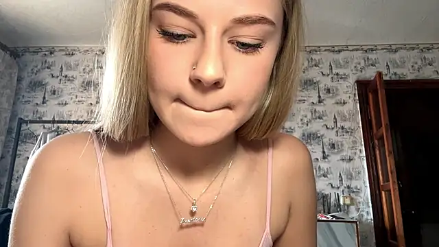 HoneysPiee - flash ass