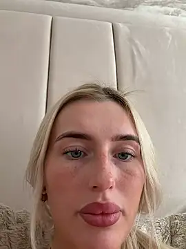Blondetart69 - SIT WITH LEGS SPREAD NAKED 5 mins