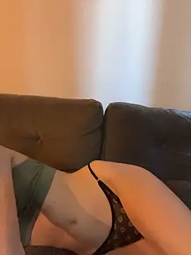 YankiGirl - Massage my boobs under top