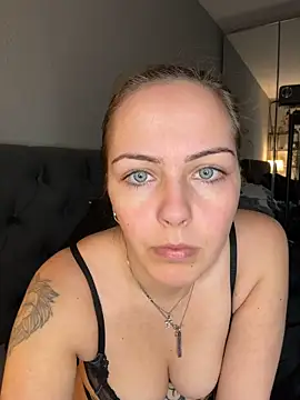 MaryPeach666 - Naked + 2 Pussy Pics