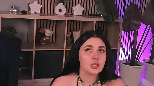 Boobzillaa - Slip a finger inside my kitty😚