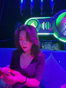 Eva10069 - ktv全裸5分钟