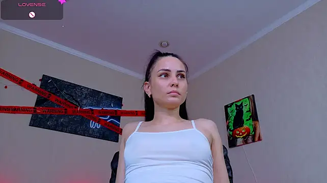 Kriss_brunette_5 - open pussy zoom 2 min