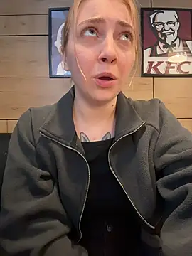 Sunny___Bunny - orgasm under table in kfc