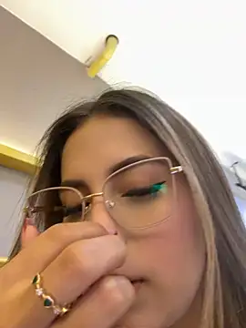 Valeria-escobar - FUCK ME HIDDEN BETWEEN THE CLOTHES🔥😈