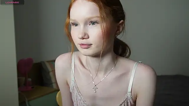 Nellie_baby - flash tits and ass