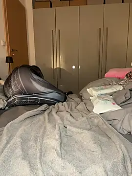 OliviaaFischer - Finger oiled pussy 5 min +3 Videos