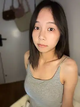 Anna-a - 完成目标，24小时内打赏最多的前三位哥哥每人一张美照诱惑