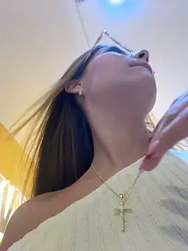 Valeria-escobar - FUCK ME HIDDEN BETWEEN THE CLOTHES🔥😈