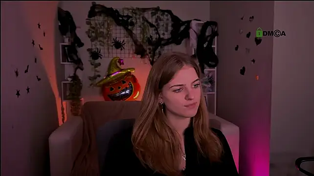Naomi_perl - doggy in panties