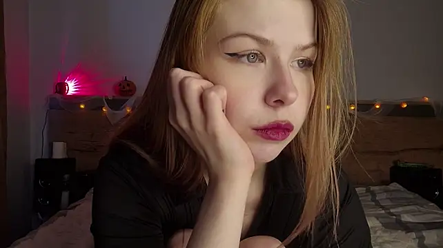 LynetHakes - bring my boobies closer to your face