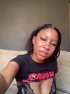 SadeAmara - Lick 1 boobie