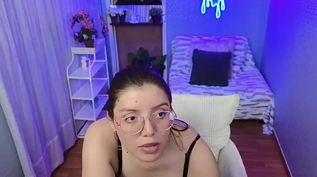 ValentinaMora_ - 🍉Get naked! Sensual striptease🍉