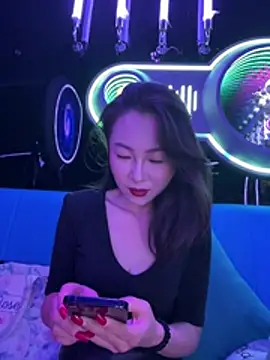 Eva10069 - ktv全裸5分钟