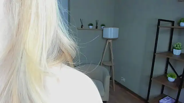 BlondeMiaX - Take off my top now