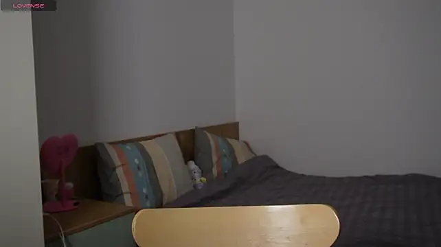 Nellie_baby - flash tits and ass