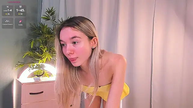 WhiteKellyx - Sexy striptease dance💞