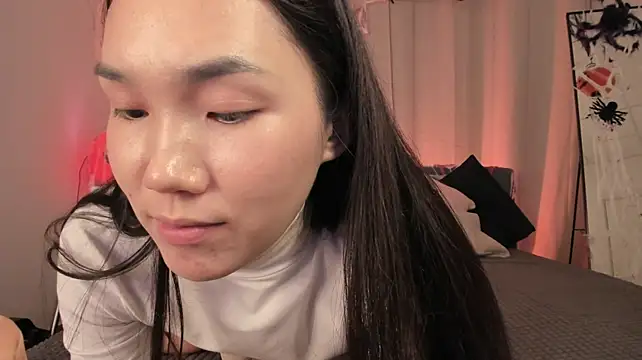 Divine_Madeleine - NIPPLES PLAY