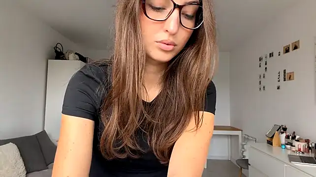 ConchitaRa - Spin around + show my outfit today