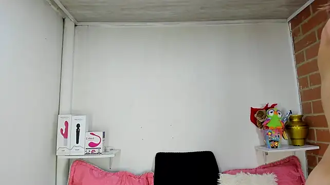 Rukminilatin - Show nude in the free room ,anal