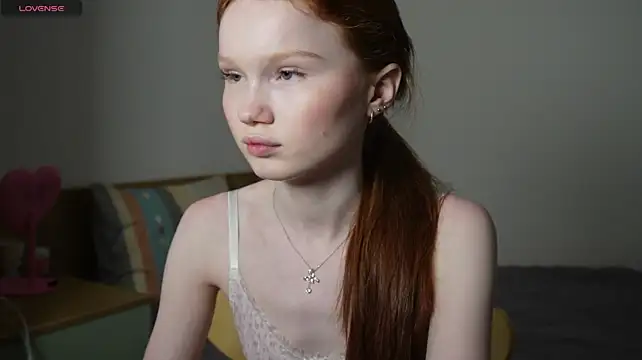 Nellie_baby - flash tits and ass
