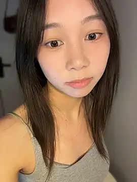 Anna-a - 完成目标，24小时内打赏最多的前三位哥哥每人一张美照诱惑