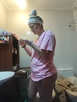 Pura_Sheytana6669 - Meterme una lata 🥫💦😉