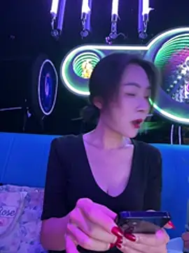 Eva10069 - ktv全裸5分钟