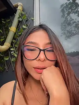 Amira_cute2 - I take my tits out in the open